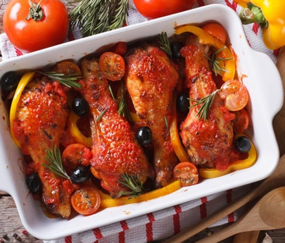 Gebackene Hähnchenschenkel in Tomaten Sauce